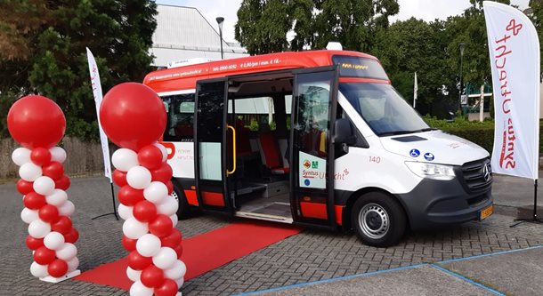 Feestelijke overhandiging nieuwe toegankelijke buurtbussen Syntus Utrecht